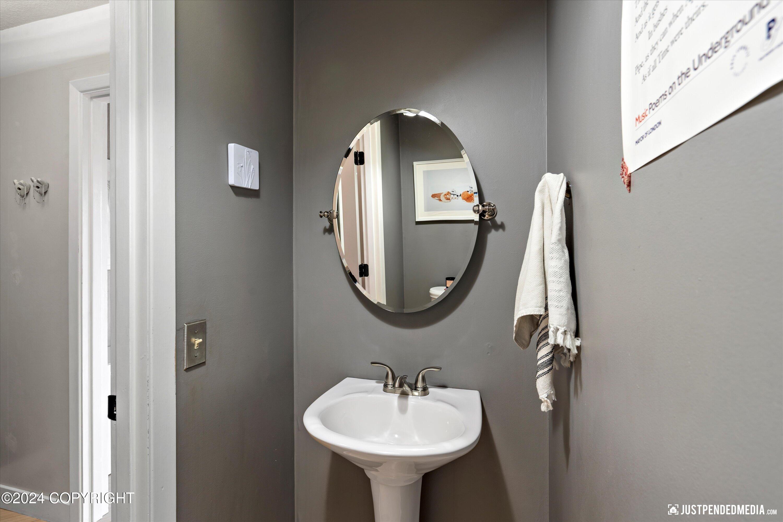 Anchorage, Alaska 99515, United States, 3 Bedrooms Bedrooms, ,3 BathroomsBathrooms,Residential,Pending,32362