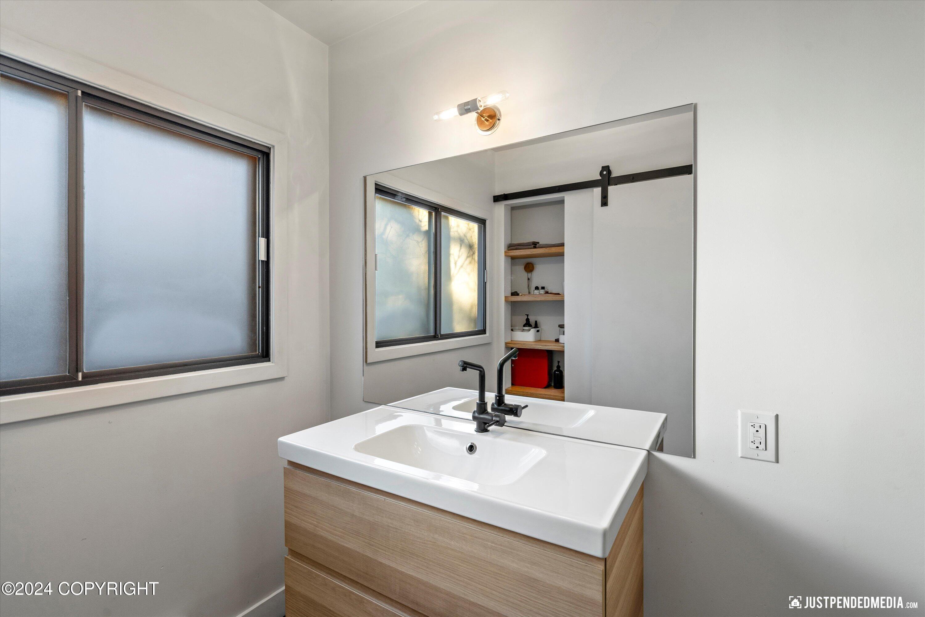 Anchorage, Alaska 99515, United States, 3 Bedrooms Bedrooms, ,3 BathroomsBathrooms,Residential,Pending,32362