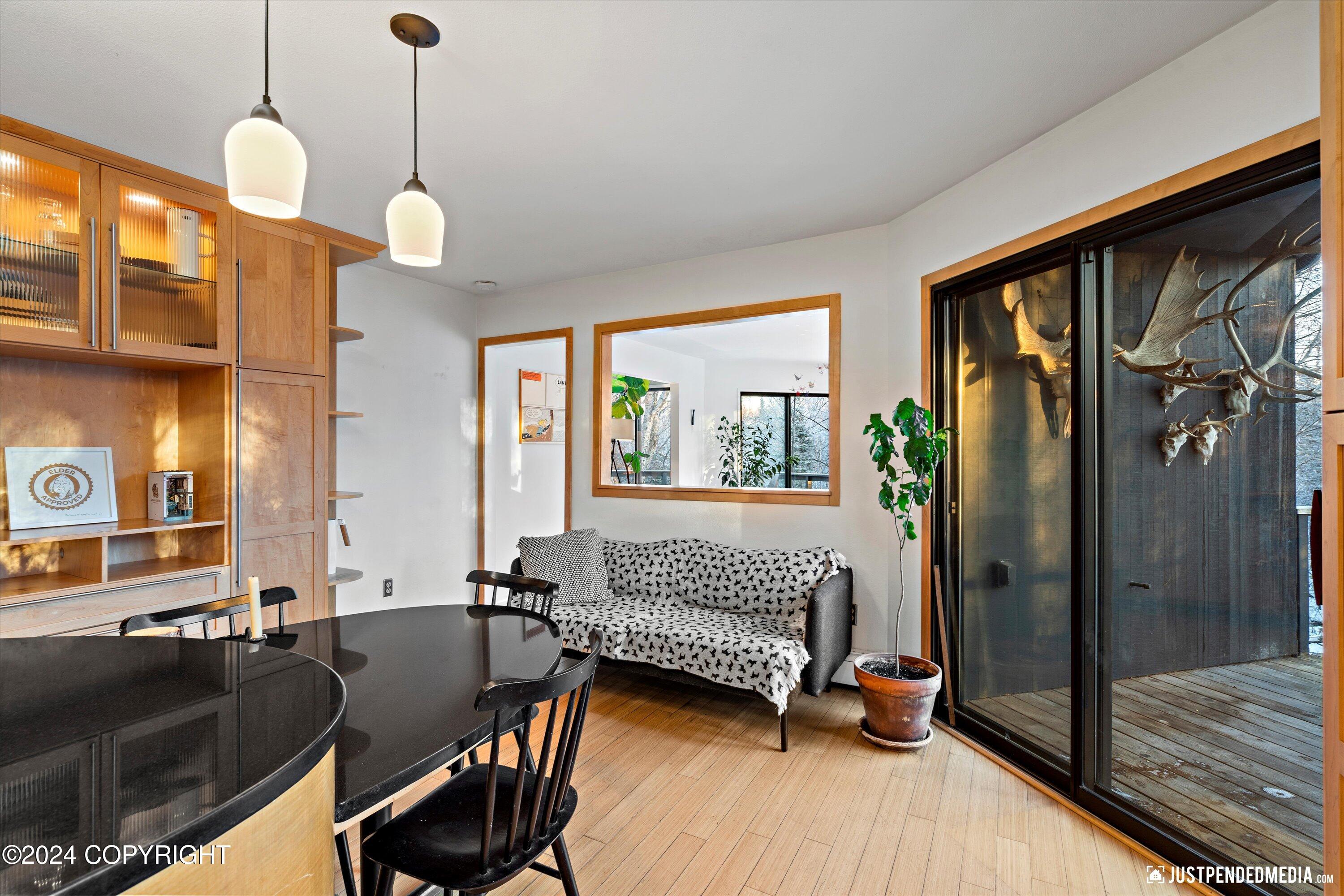 Anchorage, Alaska 99515, United States, 3 Bedrooms Bedrooms, ,3 BathroomsBathrooms,Residential,Pending,32362