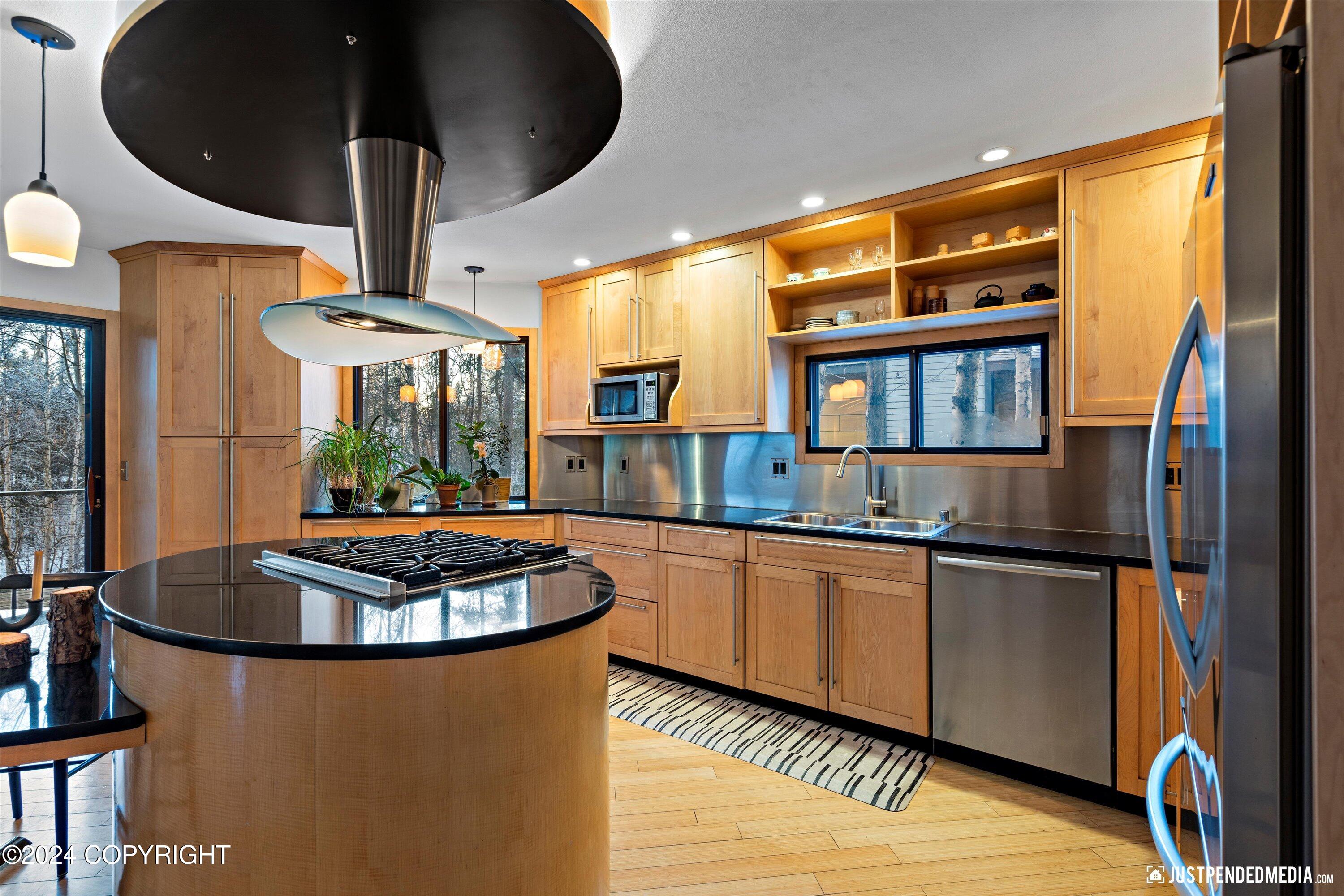 Anchorage, Alaska 99515, United States, 3 Bedrooms Bedrooms, ,3 BathroomsBathrooms,Residential,Pending,32362