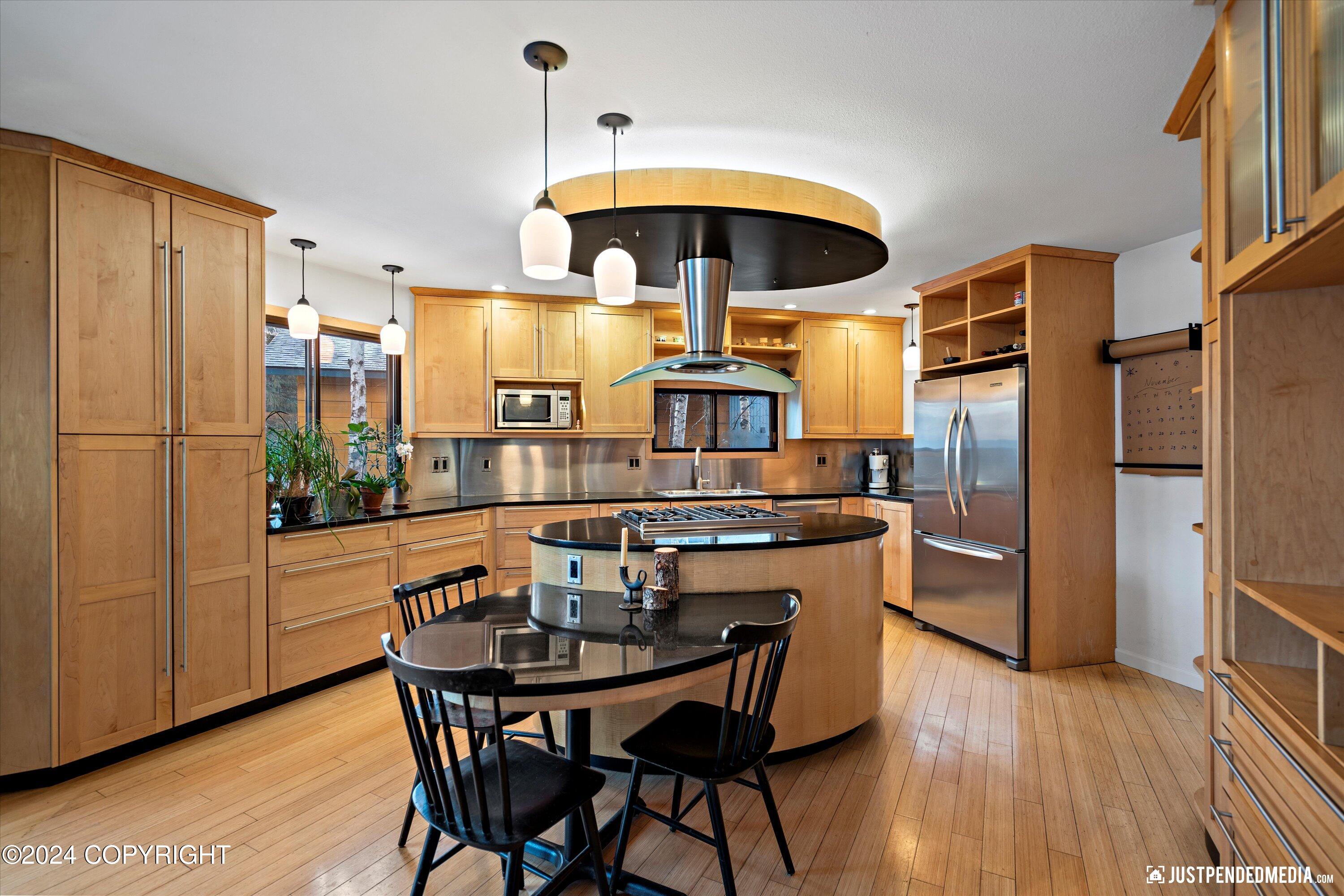 Anchorage, Alaska 99515, United States, 3 Bedrooms Bedrooms, ,3 BathroomsBathrooms,Residential,Pending,32362