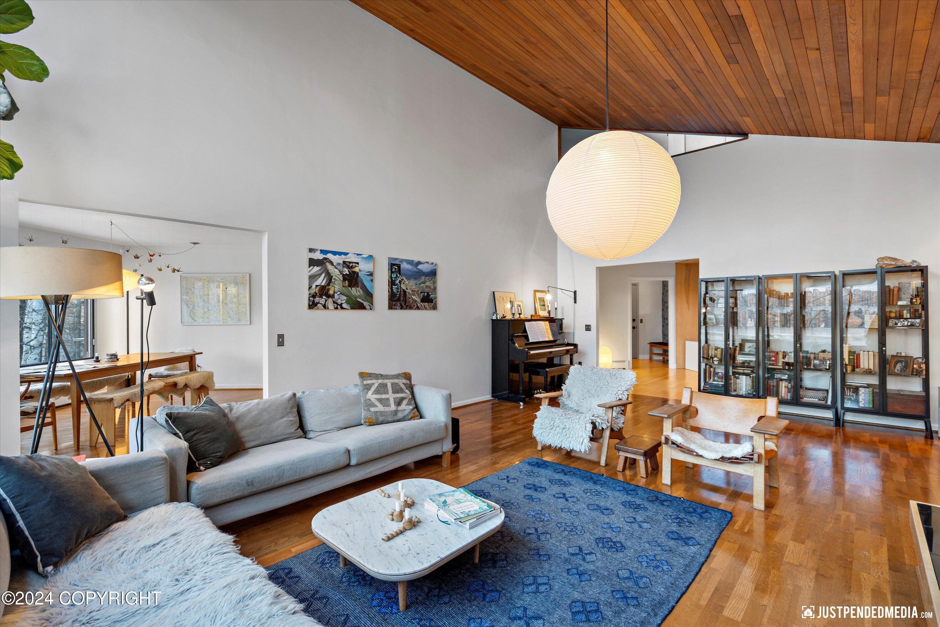 Anchorage, Alaska 99515, United States, 3 Bedrooms Bedrooms, ,3 BathroomsBathrooms,Residential,Pending,32362