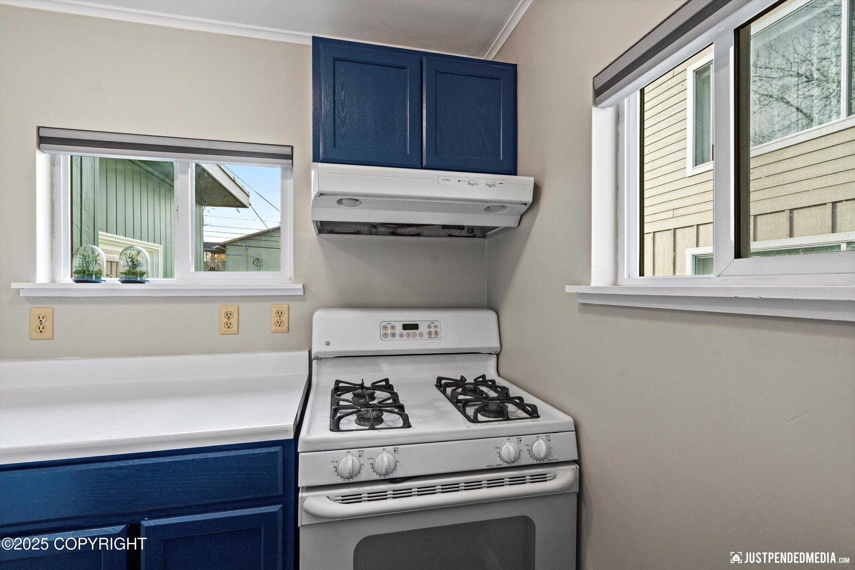 Anchorage, Alaska 99501, United States, 3 Bedrooms Bedrooms, ,2 BathroomsBathrooms,Residential,Active,225599