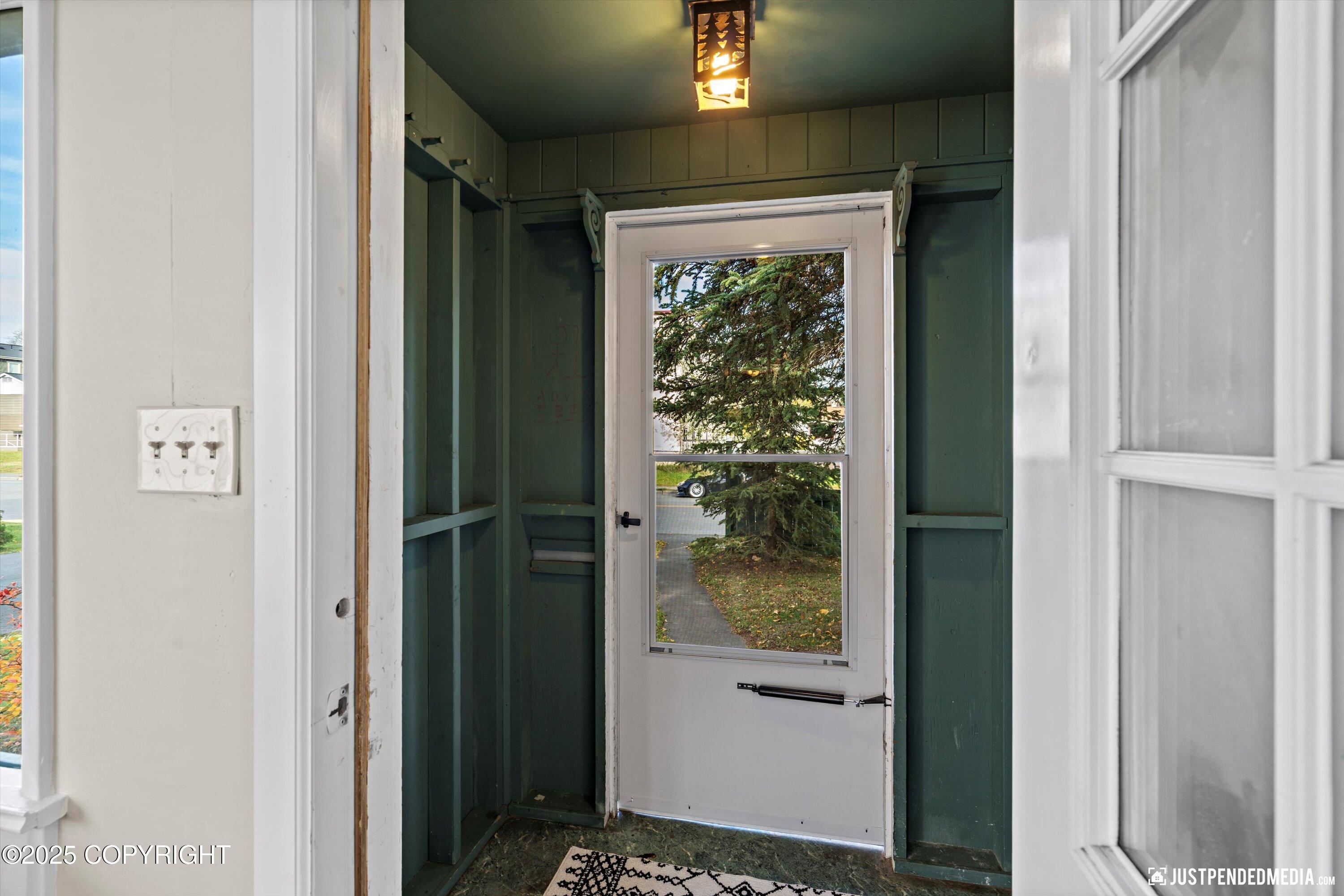 Anchorage, Alaska 99501, United States, 3 Bedrooms Bedrooms, ,2 BathroomsBathrooms,Residential,Active,225599