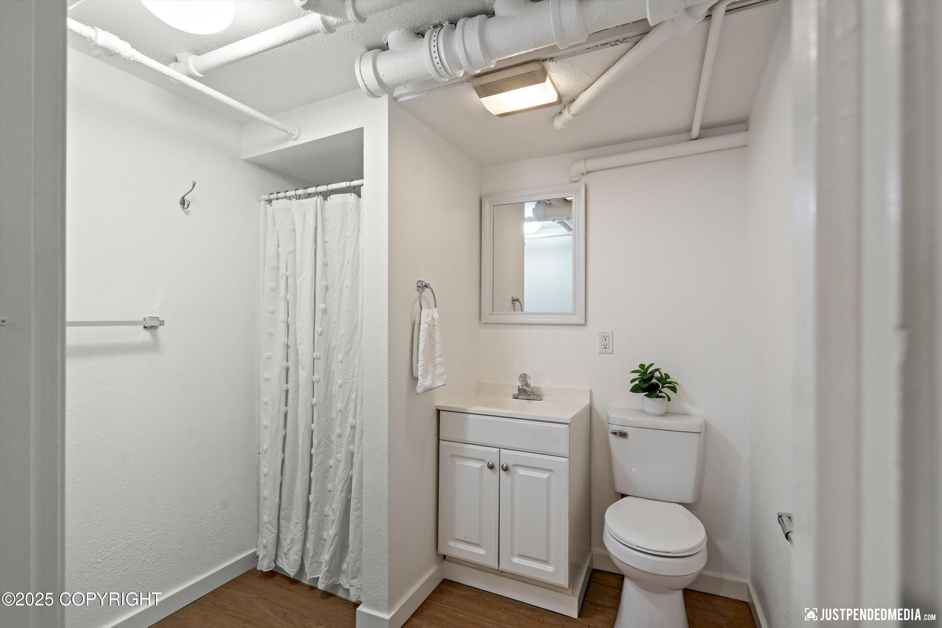 Anchorage, Alaska 99501, United States, 3 Bedrooms Bedrooms, ,2 BathroomsBathrooms,Residential,Active,225599