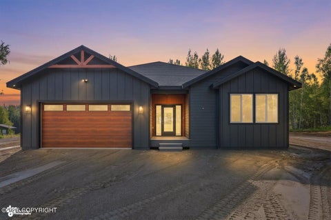 Homes For Sale - 6000 E Menke Circle<br/> Wasilla, AK 99654
