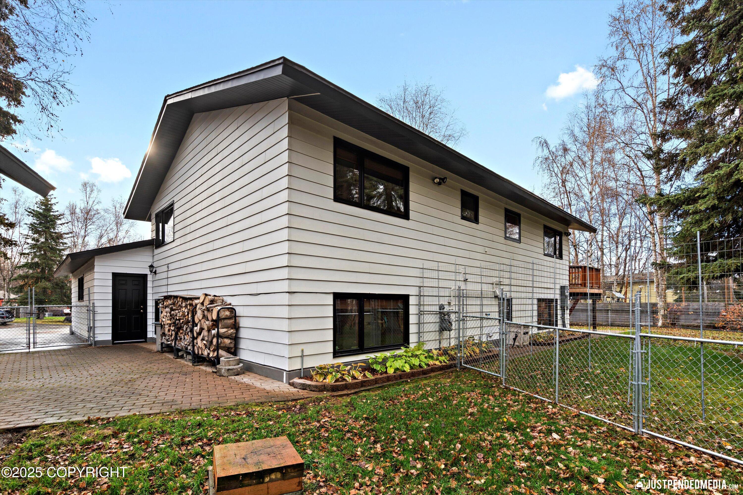 Anchorage, Alaska 99508, United States, 5 Bedrooms Bedrooms, ,2 BathroomsBathrooms,Residential,Active,230273