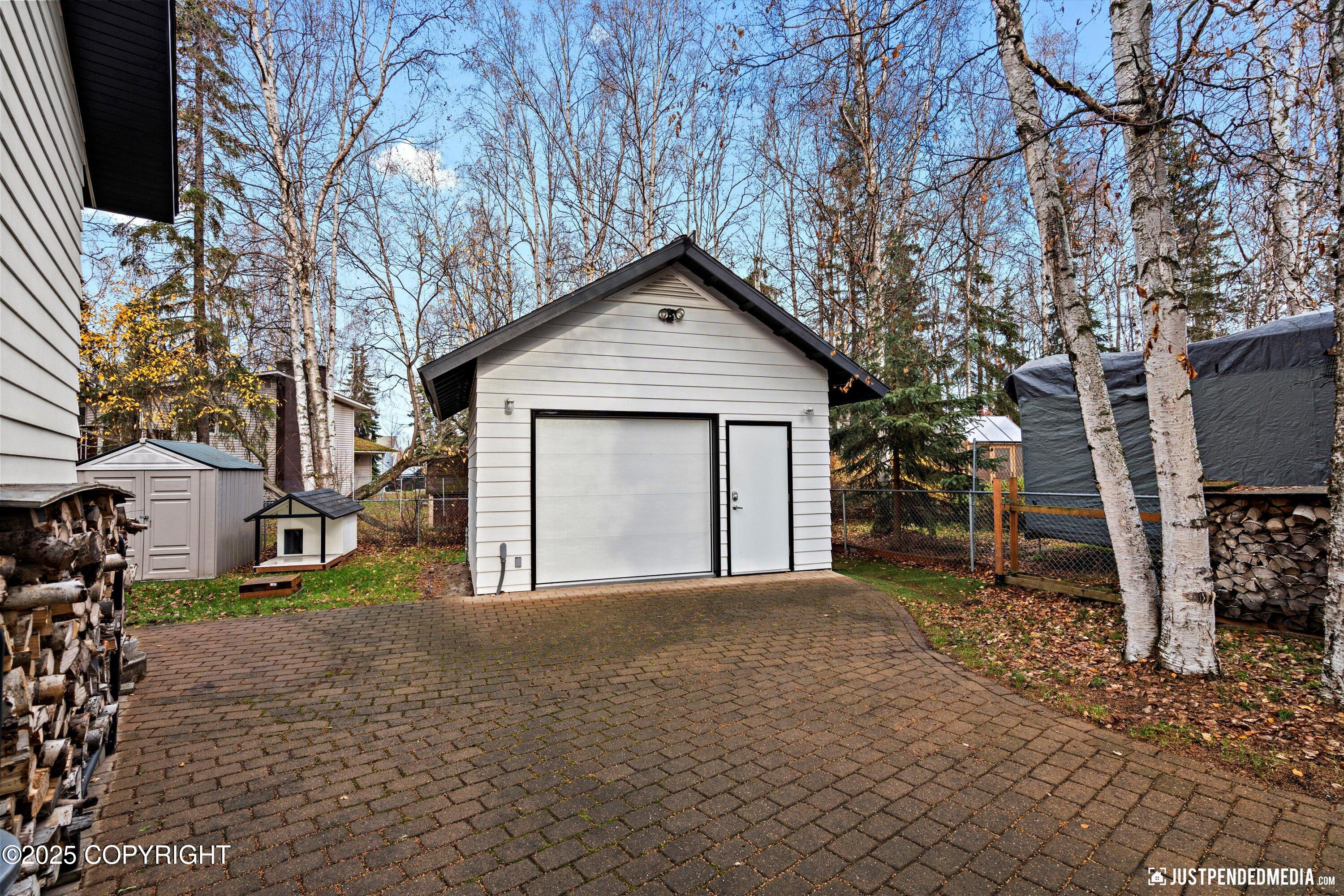 Anchorage, Alaska 99508, United States, 5 Bedrooms Bedrooms, ,2 BathroomsBathrooms,Residential,Active,230273