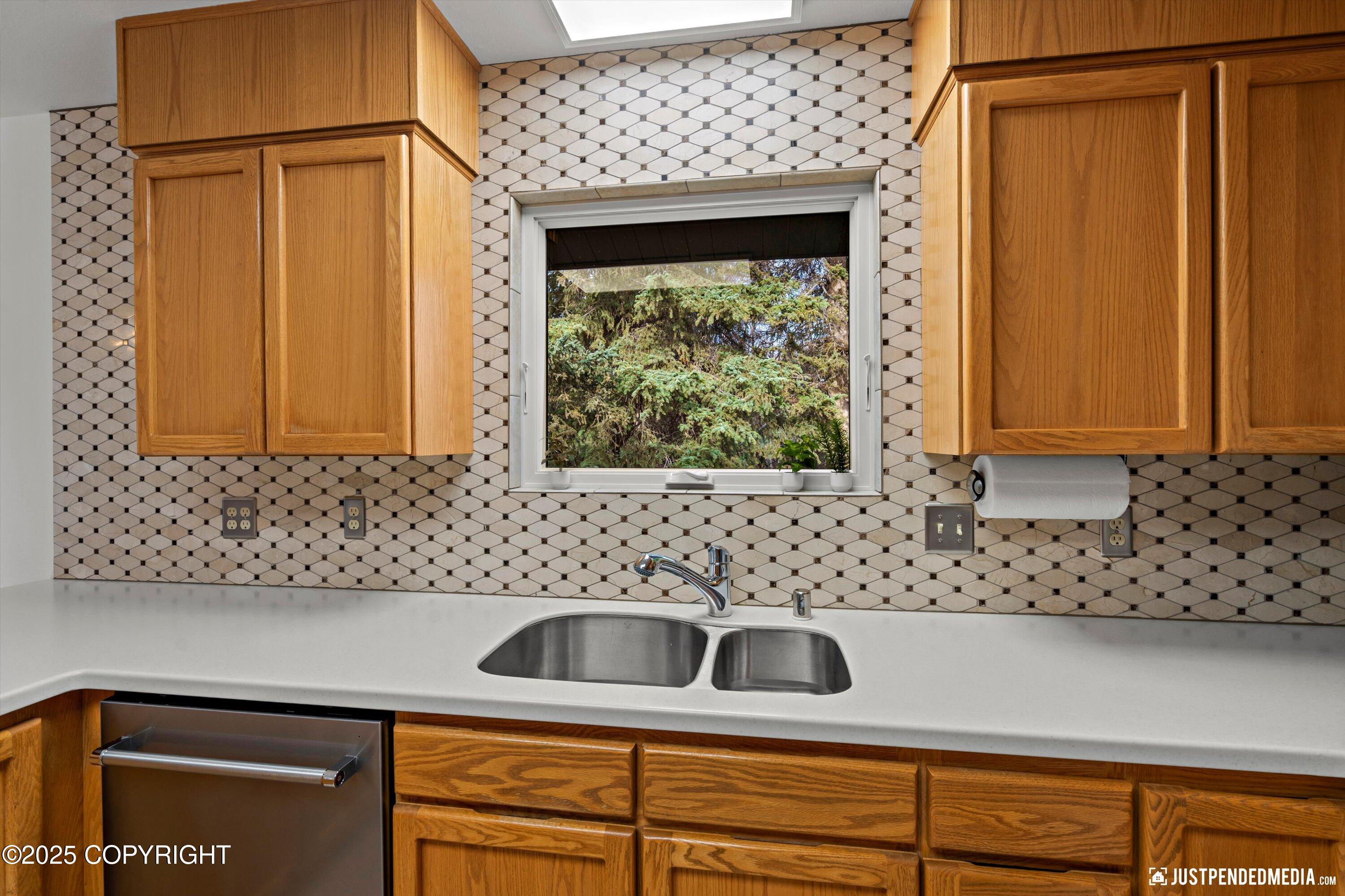 Anchorage, Alaska 99508, United States, 5 Bedrooms Bedrooms, ,2 BathroomsBathrooms,Residential,Active,230273