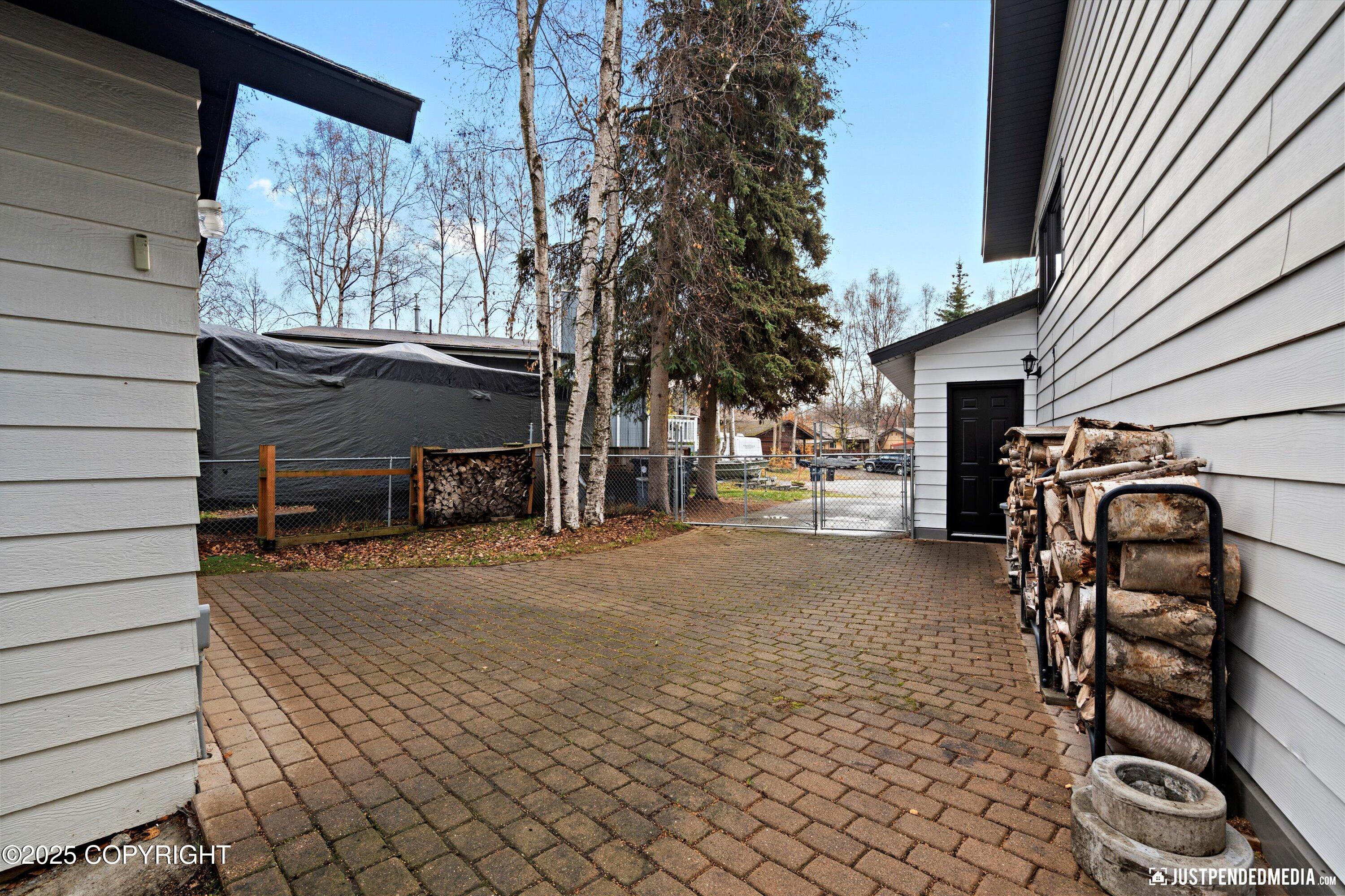 Anchorage, Alaska 99508, United States, 5 Bedrooms Bedrooms, ,2 BathroomsBathrooms,Residential,Active,230273