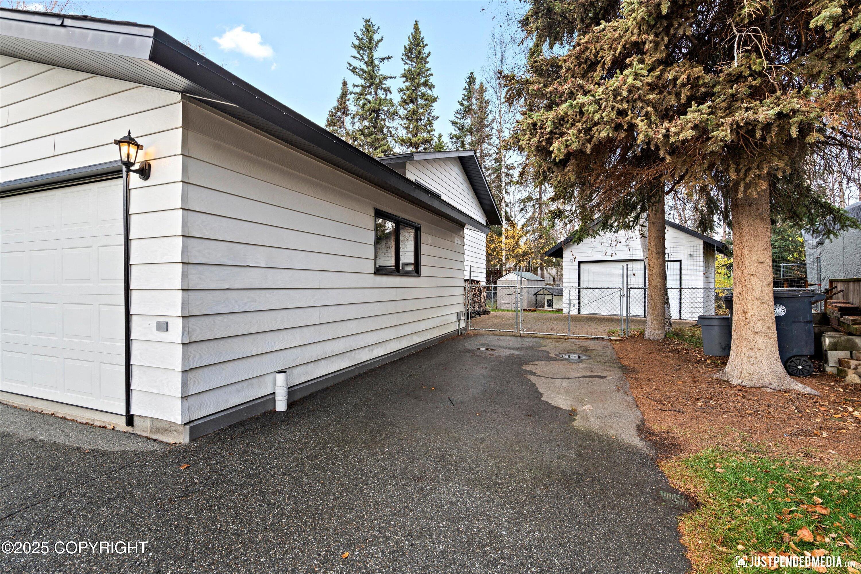 Anchorage, Alaska 99508, United States, 5 Bedrooms Bedrooms, ,2 BathroomsBathrooms,Residential,Active,230273