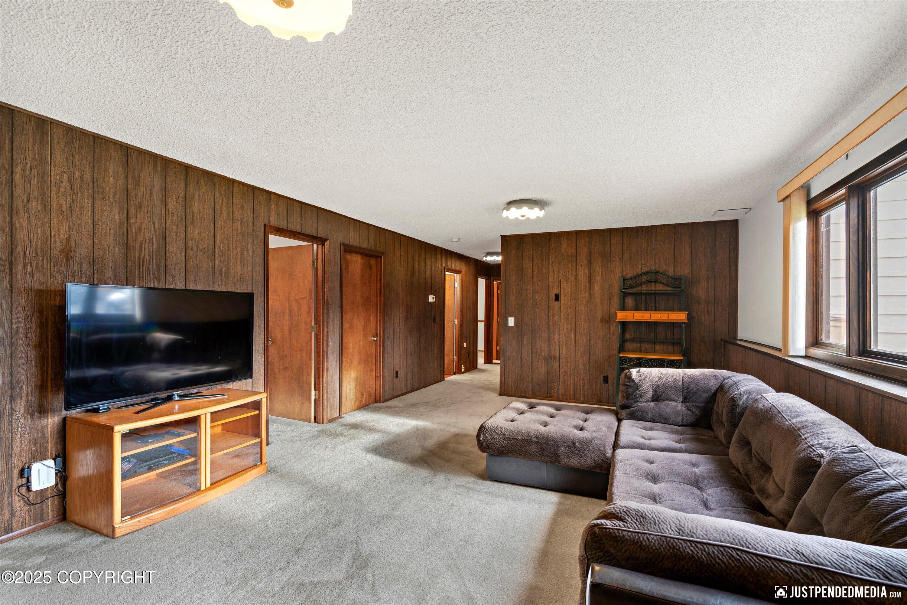 Anchorage, Alaska 99508, United States, 5 Bedrooms Bedrooms, ,2 BathroomsBathrooms,Residential,Active,230273