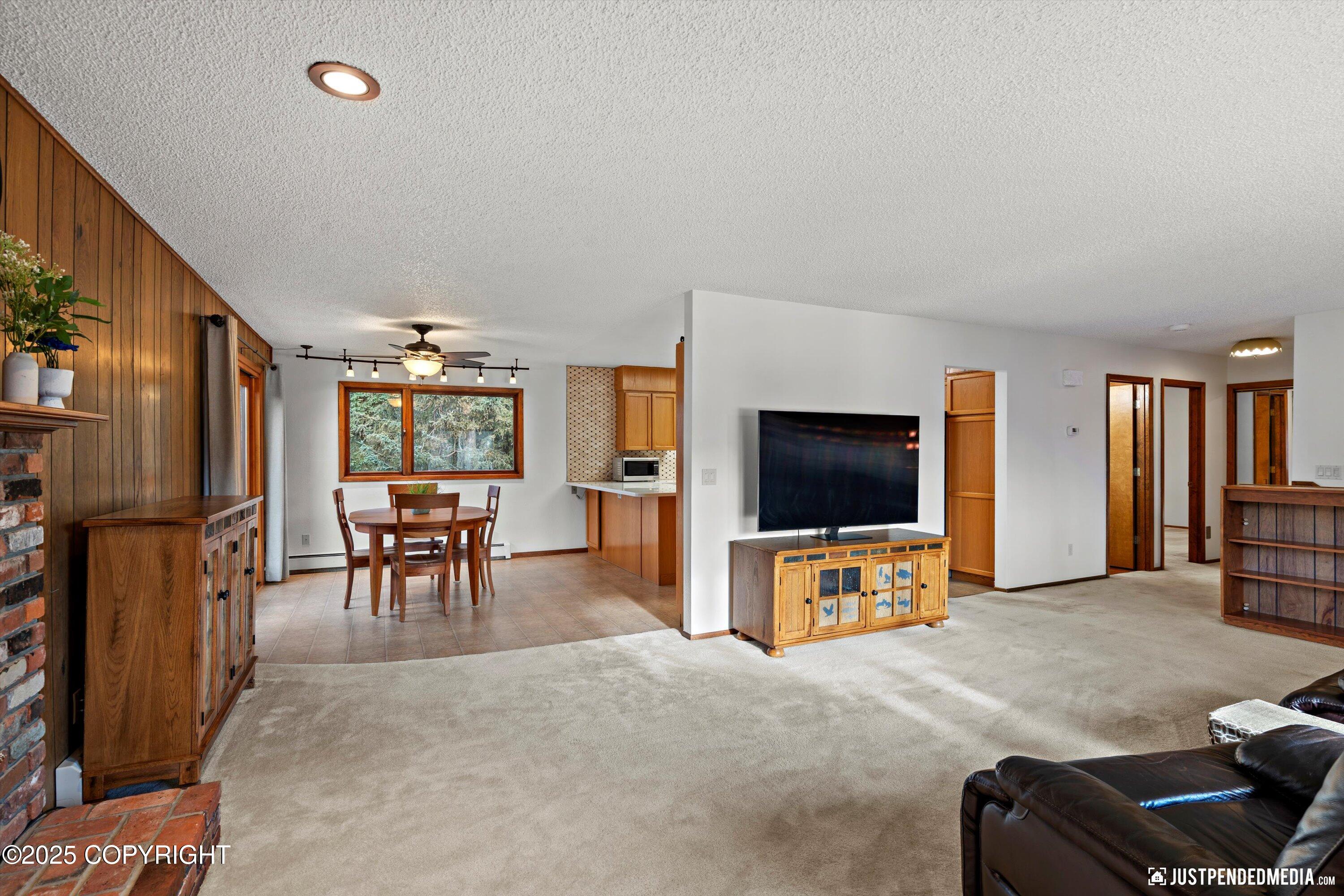 Anchorage, Alaska 99508, United States, 5 Bedrooms Bedrooms, ,2 BathroomsBathrooms,Residential,Active,230273