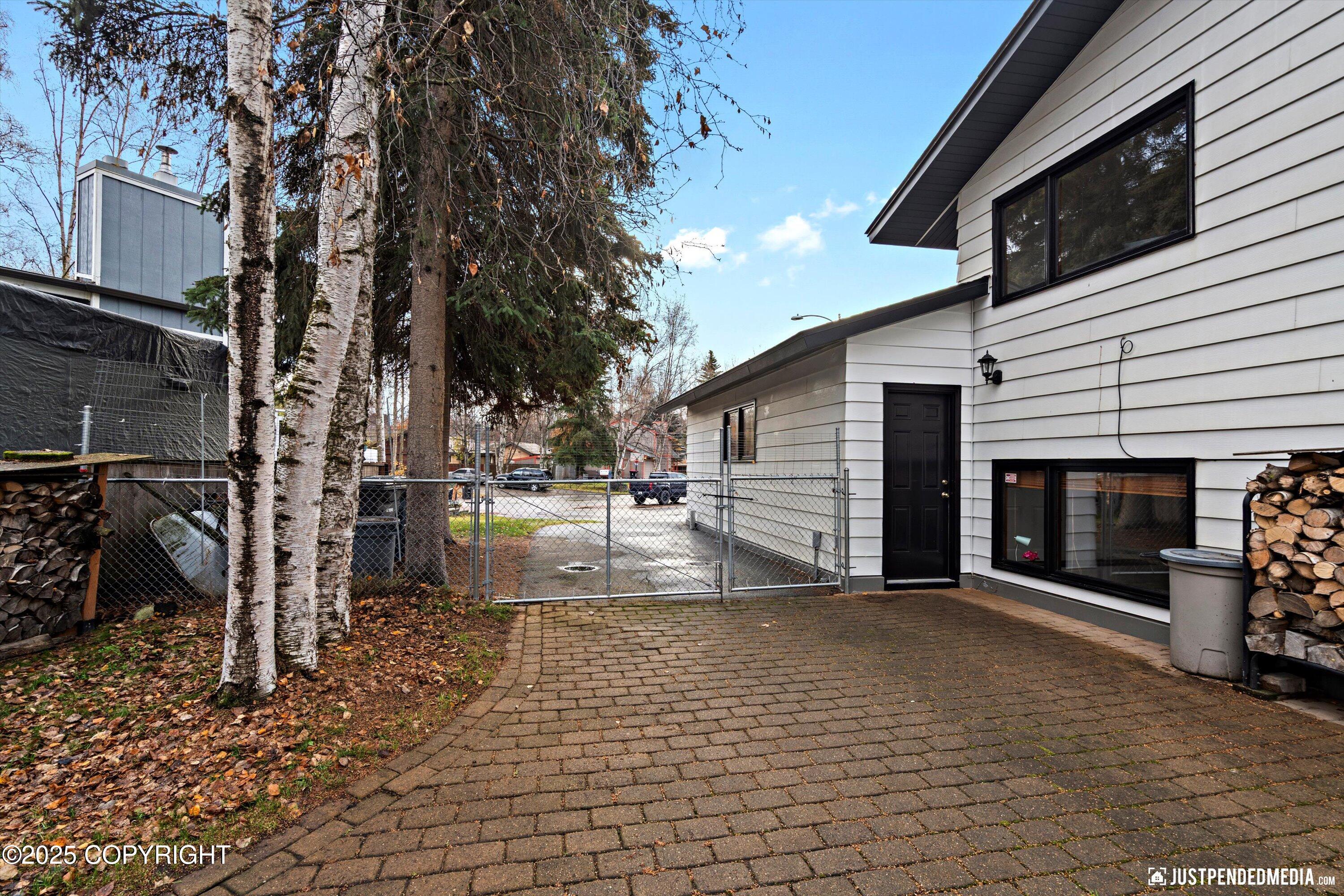 Anchorage, Alaska 99508, United States, 5 Bedrooms Bedrooms, ,2 BathroomsBathrooms,Residential,Active,230273