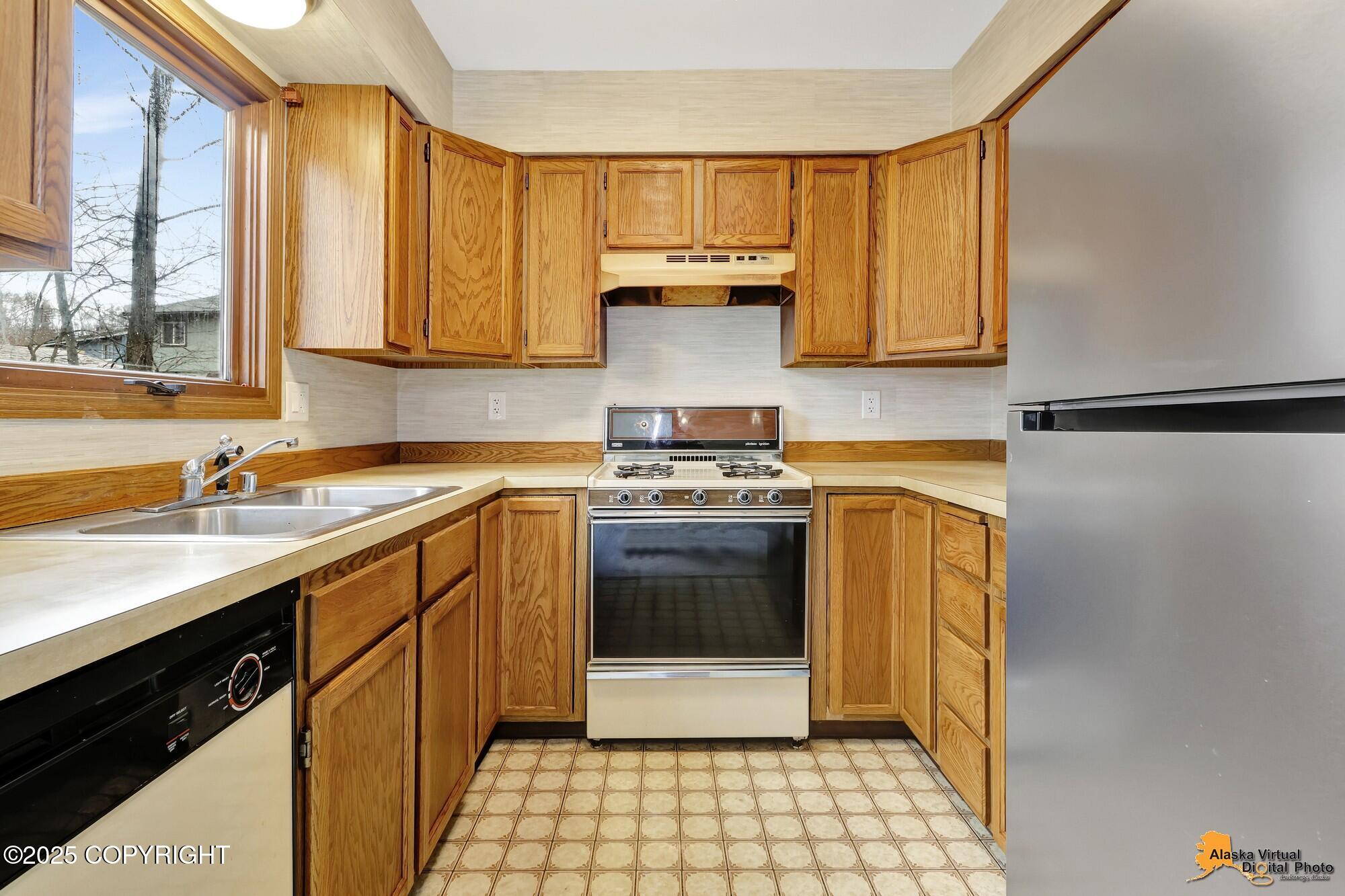 249 Fall Leaf Circle, Anchorage, Alaska image 3