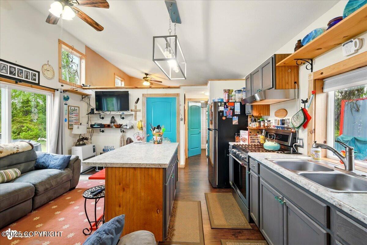 9637 N Buckingham Palace Road, Willow, Alaska image 14