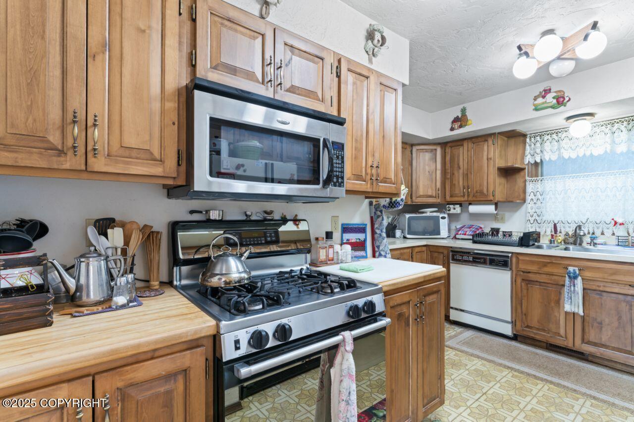 23675 Glacier View Drive, Eagle River, Alaska image 18