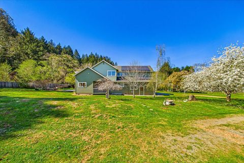 Photo of 221 Russell Lane, Arcata, CA 95521 (MLS # 271834)