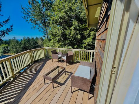 Photo of 21 Nob Hill Road, Shelter Cove, CA 95589 (MLS # 271772)