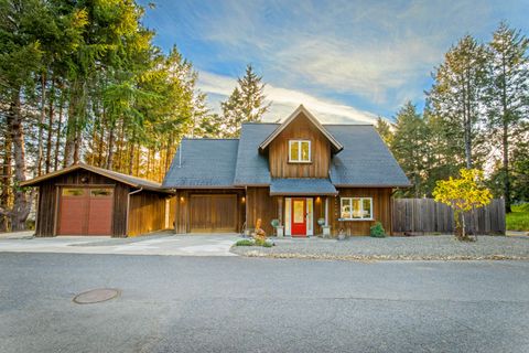 Photo of 280 Vista Road, Shelter Cove, CA 95589 (MLS # 271893)