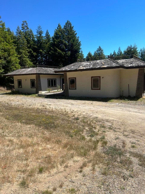 Photo of 955 Dinsmore Ranch Road, Rio Dell, CA 95562 (MLS # 272938)