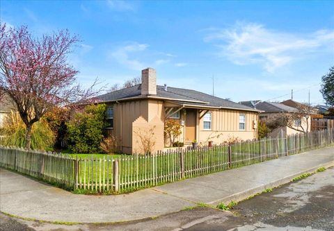 Photo of 2533 Garland Street, Eureka, CA 95501 (MLS # 271553)