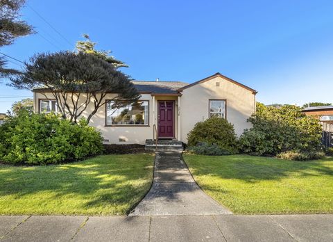 Photo of 2738 A Street, Eureka, CA 95501 (MLS # 271654)