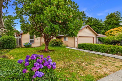 Photo of 2433 Russell Street, Eureka, CA 95503 (MLS # 272803)