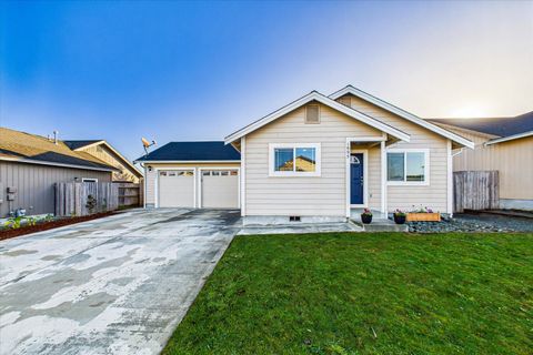 Photo of 1695-1697 Oakdale Drive Drive, McKinleyville, CA 95519 (MLS # 271459)