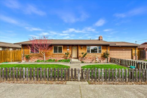 Photo of 5463 Noe Avenue, Eureka, CA 95503 (MLS # 271850)