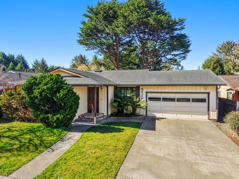 Photo of 6306 Pryor Street, Humboldt Hill, CA 95503 (MLS # 271666)