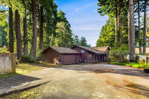Photo of 5200 Blackberry Lane, Eureka, CA 95503 (MLS # 271473)