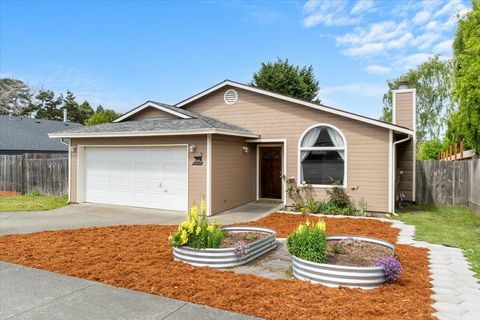 Photo of 2388 Hannah Court, Fortuna, CA 95540 (MLS # 271985)