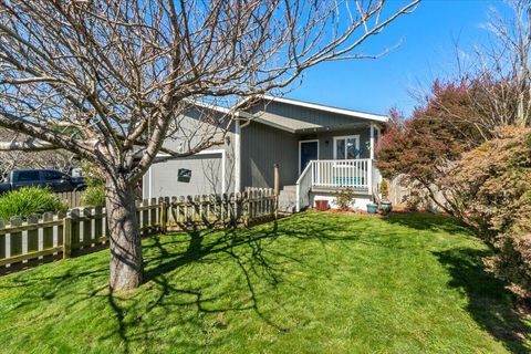 Photo of 1015 Oakwood Court, McKinleyville, CA 95519 (MLS # 271729)