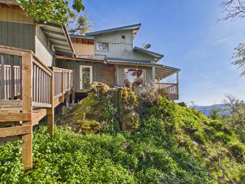 Photo of 2555 Sunset Ridge Road, Blocksburg, CA 95514 (MLS # 271585)