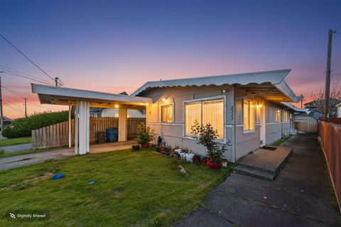 Photo of 2225-2227 Pine Street, Eureka, CA 95501 (MLS # 271988)