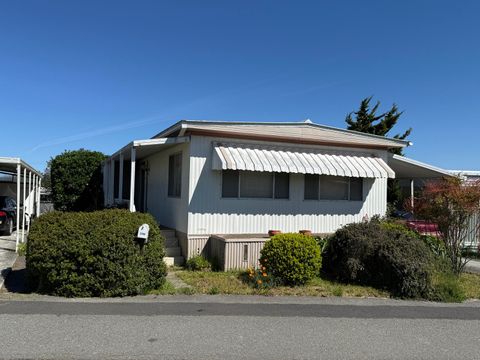 Photo of 2268 Royal Drive #28, Fortuna, CA 95540 (MLS # 272058)