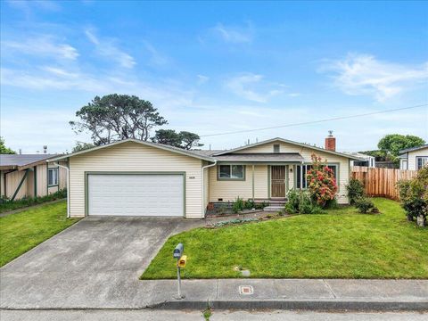 Photo of 1430 Whitmire Avenue, McKinleyville, CA 95519 (MLS # 272170)