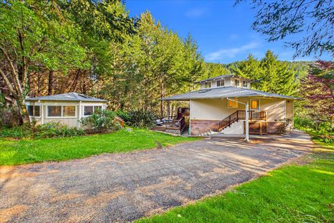 Photo of 472 Beach Road, Shelter Cove, CA 95589 (MLS # 271761)