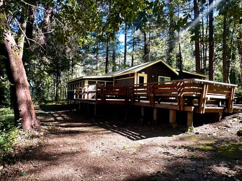 Photo of 184 Racoon Lane, Willow Creek, CA 95573 (MLS # 272515)