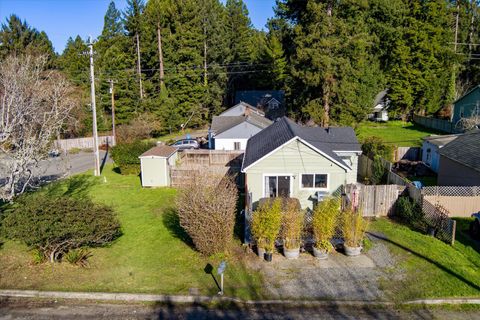 Photo of 2021 Mckeown Lane, Eureka, CA 95503 (MLS # 271458)