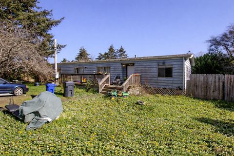 Photo of 1725 Peach Avenue, McKinleyville, CA 95519 (MLS # 271504)