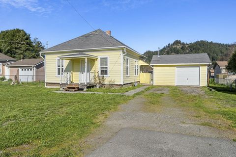 Photo of 12 Center Street, Rio Dell, CA 95562 (MLS # 271530)