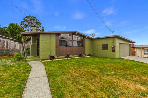 Photo of 6214 Purdue Drive, Eureka, CA 95503 (MLS # 272774)