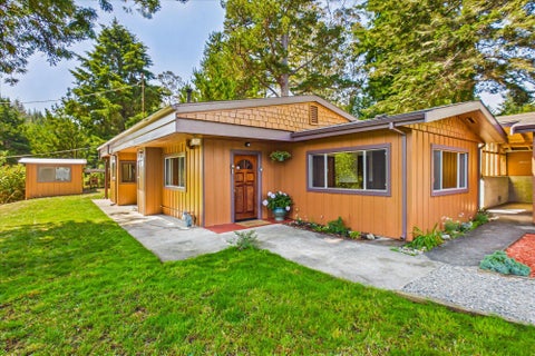 Photo of 2648 Hillcrest Drive, Eureka, CA 95503 (MLS # 273147)