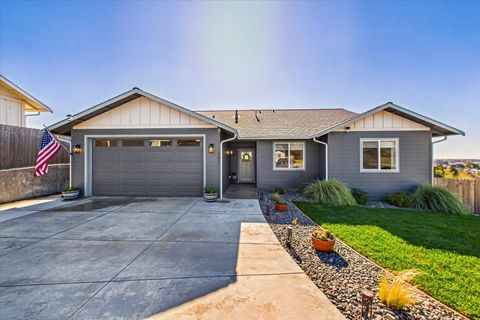 Photo of 191 Ridge View Court, Fortuna, CA 95540 (MLS # 271967)