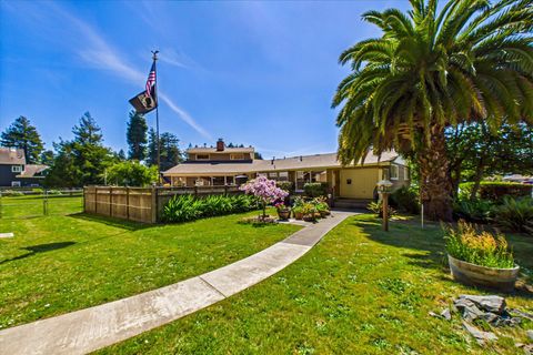 Photo of 2470 Cypress Avenue, Eureka, CA 95503 (MLS # 272308)