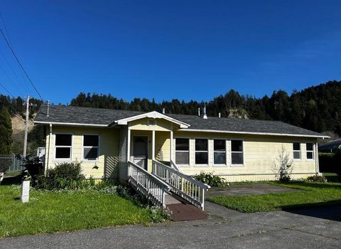 Photo of 471 Hilltop Drive, Rio Dell, CA 95562 (MLS # 272352)