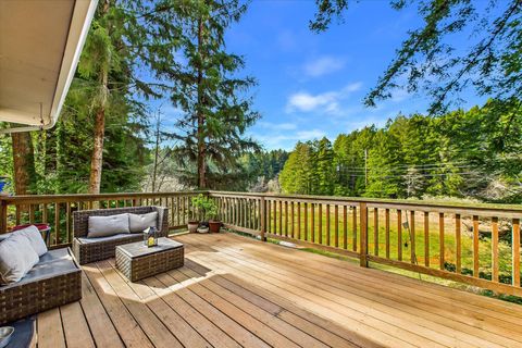 Photo of 1035 Vista Drive, Eureka, CA 95503 (MLS # 271501)