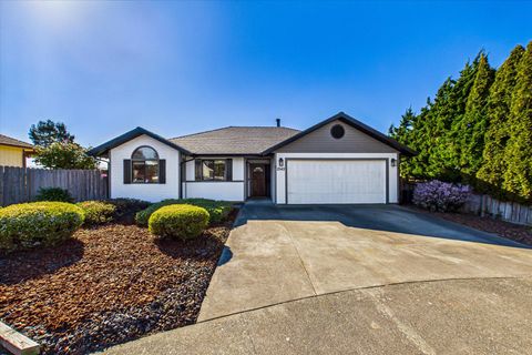 Photo of 2542 Hannah Court, Fortuna, CA 95540 (MLS # 271789)
